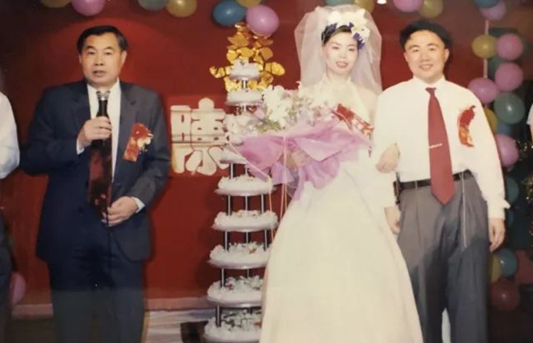 许陈联姻圆冰球突破人生就是博，公司进一步扩大规模