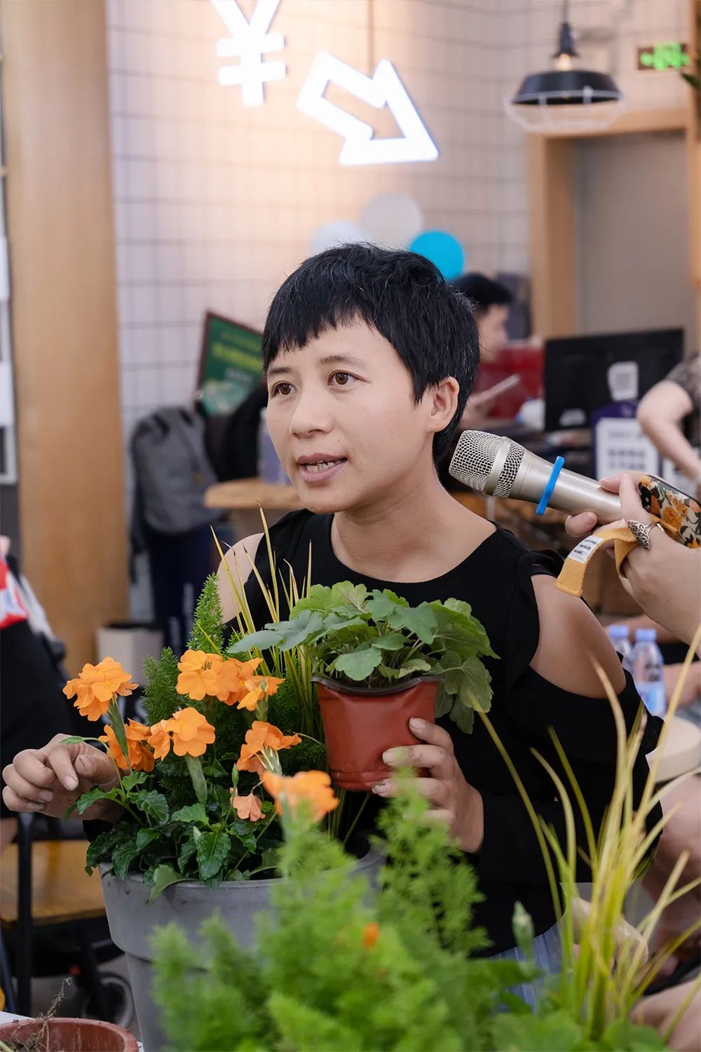 “给生活添点绿”——冰球突破人生就是博SVIP园艺沙龙圆满结束
