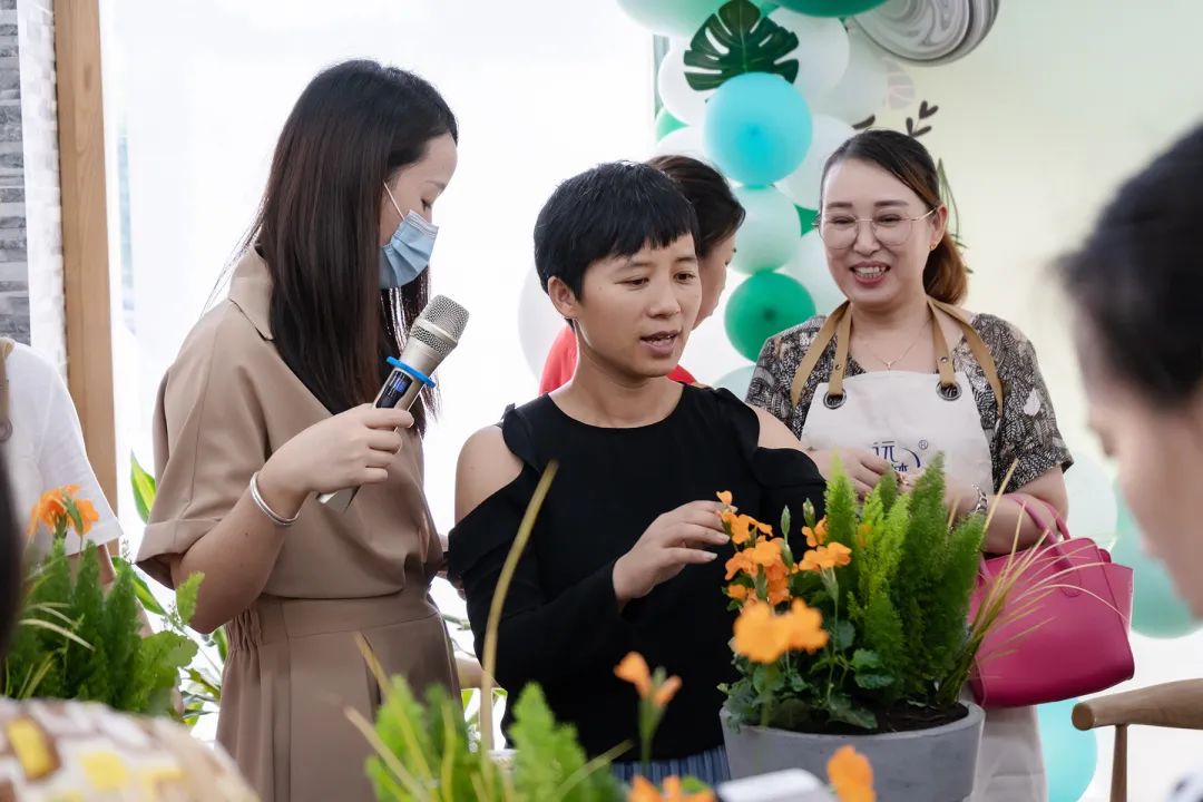 “给生活添点绿”——冰球突破人生就是博SVIP园艺沙龙圆满结束