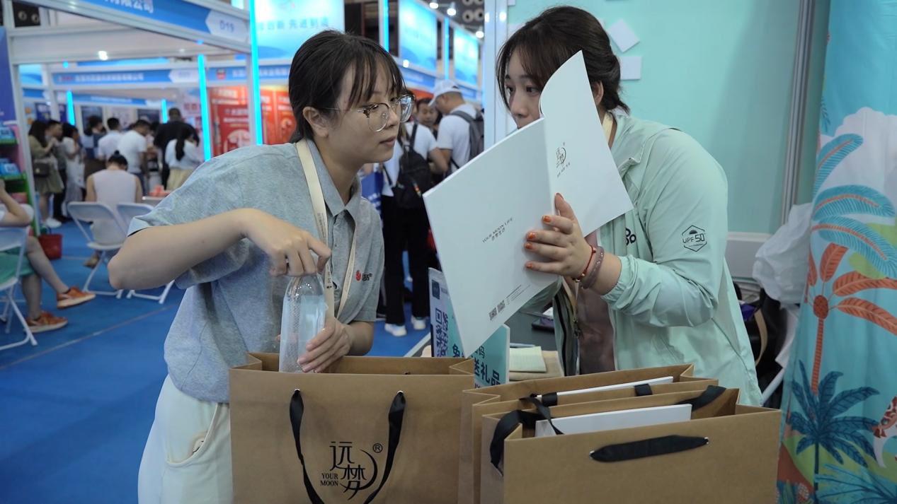 冰球突破人生就是博家居以商标品牌力量，引领品质生活新时代