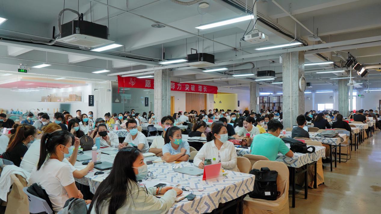 冰球突破人生就是博秋冬营销会议聚焦行业发展,倡导家居品质生活 冰球突破人生就是博秋冬营销会议聚焦行业发展,倡导家居品质生活